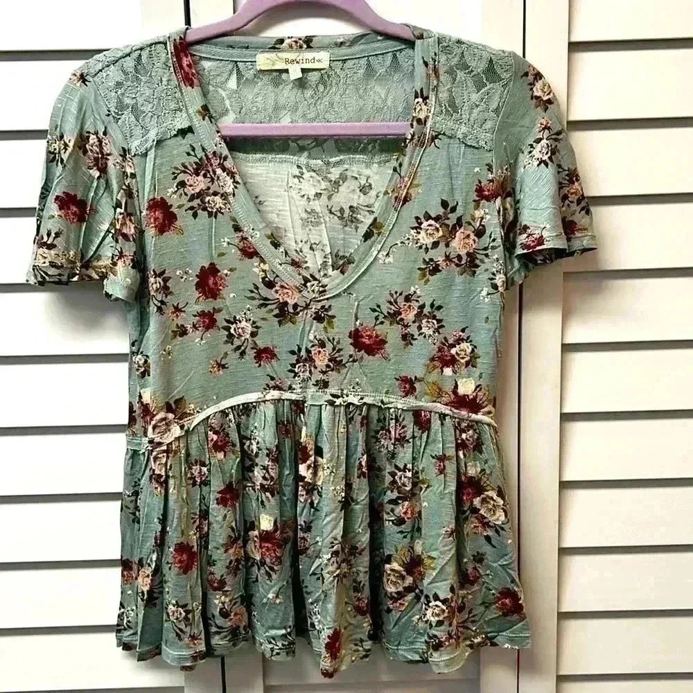 Rewind Floral Lace V-Neck Top Size Small